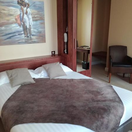 Logis Hotel Le Moulin De Chalons Le Gua  Exterior photo