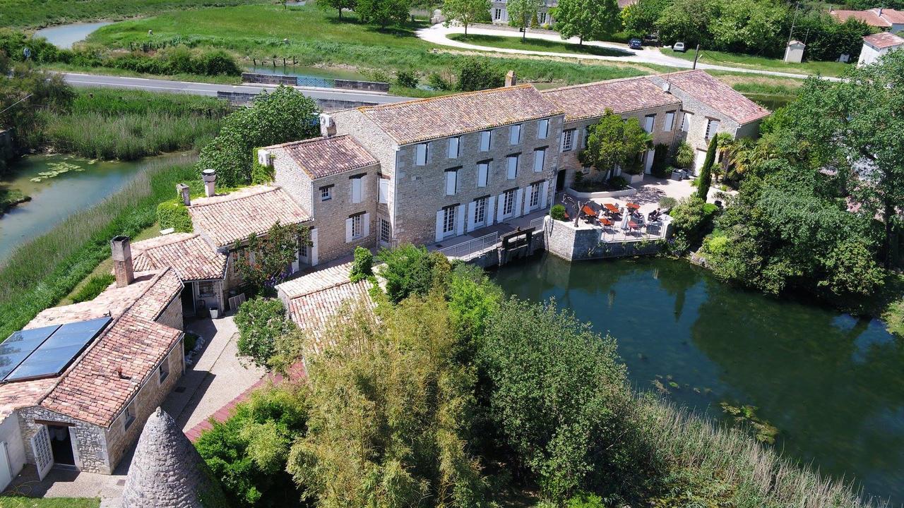 Logis Hotel Le Moulin De Chalons Le Gua  Exterior photo
