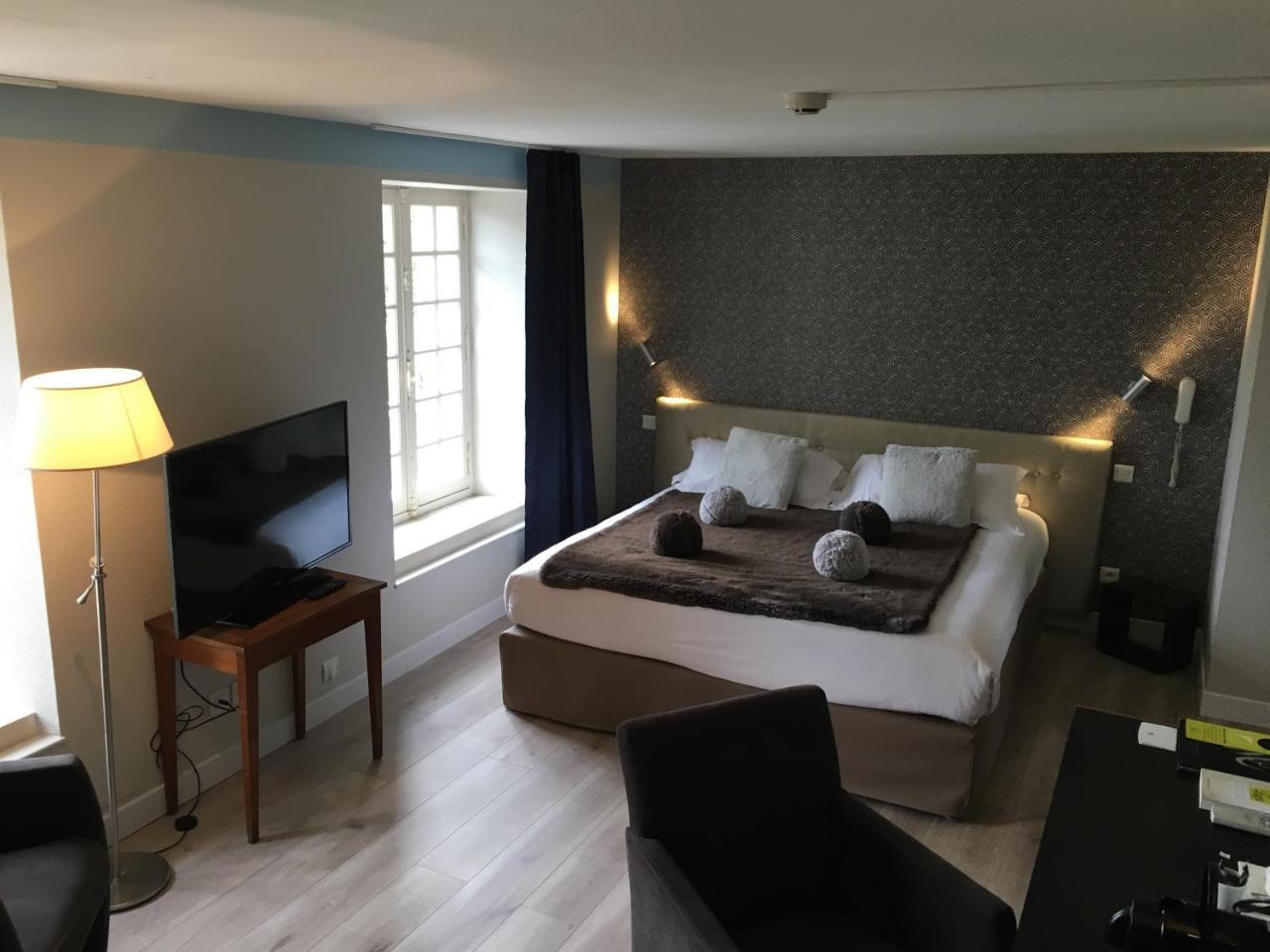 Logis Hotel Le Moulin De Chalons Le Gua  Exterior photo